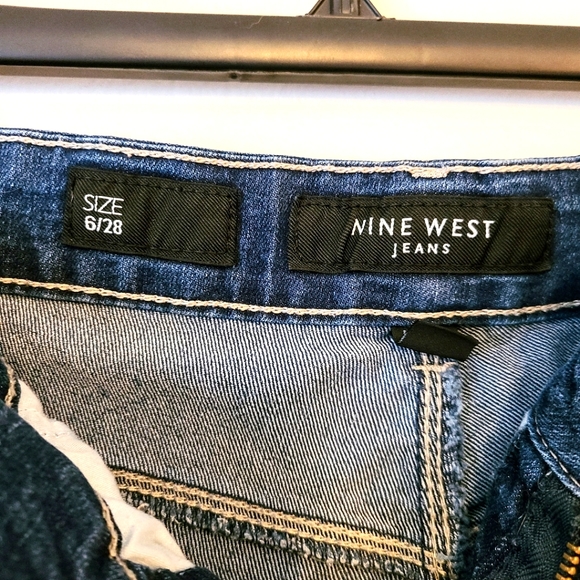 EUC Nine West Mid-Waist Denim Jean Shorts w/ Cuffed Hem - Picture 3 of 4